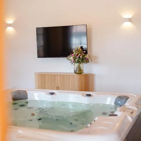 Traumhaftes Mit Sauna Und Whirlpool Refugium Am Rehberg *